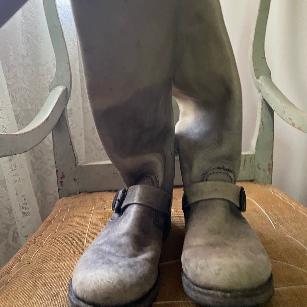 Frye Veronica gradient ombré grey boots no size on label but fits as a 7